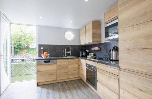 Cergy Boat Rental | 55 m² Houseboat ∙ 2 bedrooms ∙ 4 guests