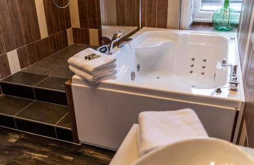 Hayange Hotel | 60 m² Hotel ∙ 4 guests