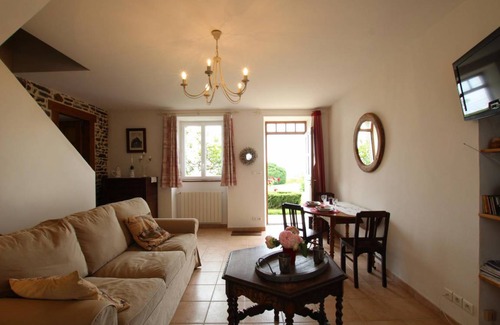 Le Mesnil-Ozenne House | 65 m² Gîte ∙ 1 bedroom ∙ 2 guests