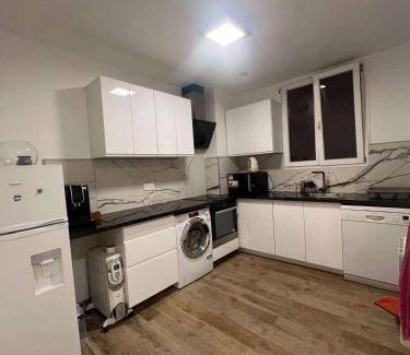 La Courneuve Apartment | 70 m² Apartment ∙ 2 bedrooms ∙ 6 guests