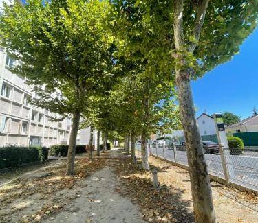Bezons Apartment | 70 m² Apartment ∙ 3 bedrooms ∙ 6 guests