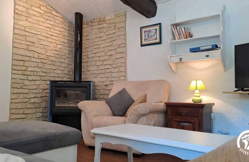Saint-Salvy-de-la-Balme House | 80 m² Gîte ∙ 2 bedrooms ∙ 4 guests