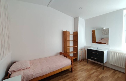Mons-en-Baroeul Resort | 80 m² Private room ∙ 1 bedroom ∙ 6 guests