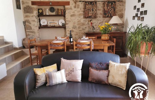 Saint-Andre-de-Bueges House | 83 m² Gîte ∙ 2 bedrooms ∙ 4 guests
