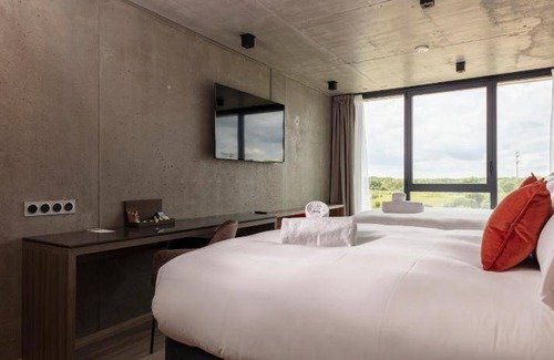 Serris Hotel | 85 m² Hotel ∙ 2 bedrooms ∙ 10 guests