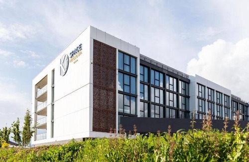Serris Hotel | 85 m² Hotel ∙ 2 bedrooms ∙ 10 guests