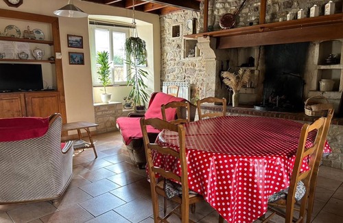 Rocheville House | 86 m² Gîte ∙ 2 bedrooms ∙ 4 guests