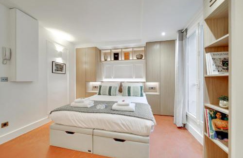 Gaillon Apartment | Amazing Historical Parisien Flat Next To Louvre Area - 3