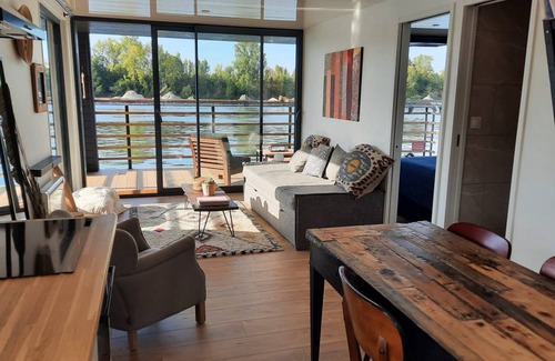 Vaux-sur-Seine Apartment | Apartment ∙ 8 guests