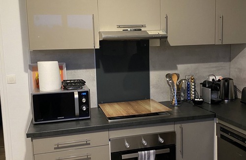 Angouleme Apartment | Apartment 'Au Sunrise T4' with Balcony and Wi-Fi