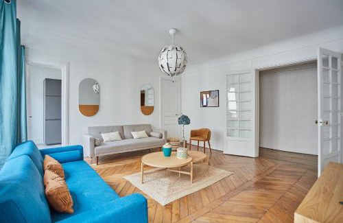 Saint-Merri Apartment | Apartment beaubourg by Studio prestige