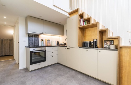 Hincmar Apartment | Apartment-Private Bathroom-Apartment