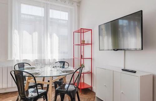 Historic Center Apartment | Appartement 2 chambres avec parking, proche métro