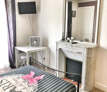18th Arrondissement Apartment | Appartement A deux pas de Montmartre