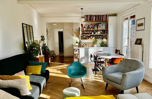 Quartier Sainte-Marguerite Apartment | Appartement Parisien Typique et Baigné de Soleil au Coeur de la Capitale