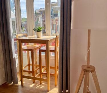 Mers-les-Bains Apartment | Apt in Villa Française