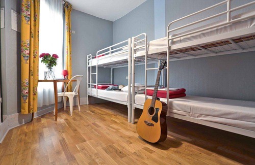 Saint-Lambert Hostel | Arty Paris Porte de Versailles by River