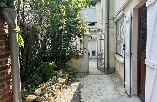 Quartier Centre Ville Apartment | Beautiful F2 Downtown Massy with garden