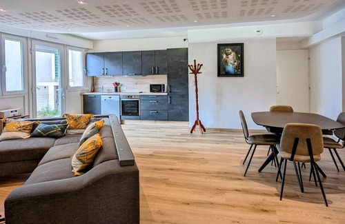 Vesoul Cottage | Beautiful renovated apartment in Vesoul with parking and Wifi