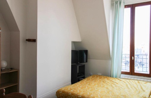 Levallois-Perret Apartment | Bright nest with a small view on the Eiffel Tower