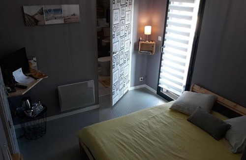 Ver-sur-Mer Bed & Breakfast | Chambre 150m des plage