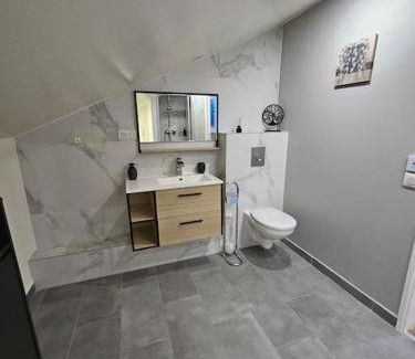 Sainte-Genevieve-des-Bois Apartment | Chambre Attrape rêves