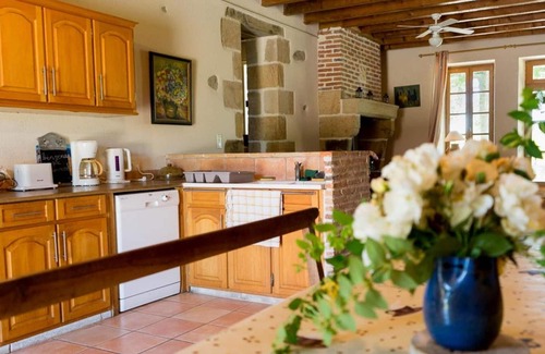 Souvigny Cottage | Charming farmhouse with pool, near historic Souvigny, family-friendly amenities and activities