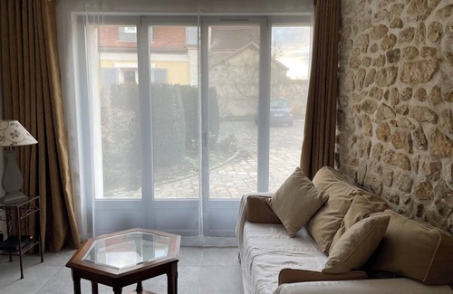 Saint-Nom-la-Breteche House | Charming newly renovated 1 bedroom house in St-Nom-la-Bretèche with fibre WiFi
