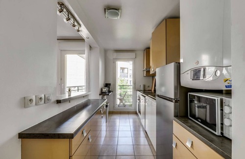 Argenteuil Apartment | Chic and Spacious Apart With Parking