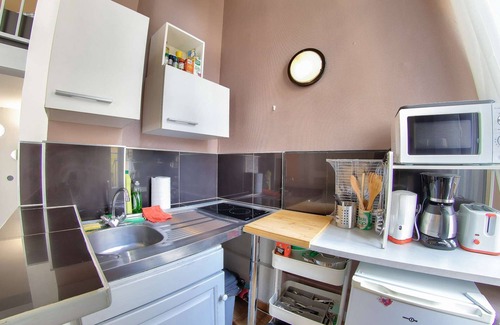 Quartier Pasteur Apartment | Chic apartment with mezzanine