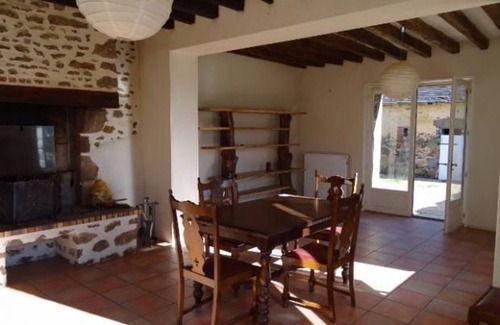 La Bazoge Cottage | Countryside Retreat: Renovated Farmhouse 5km from Major Shopping, 7km from Le Mans