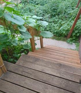 Bobigny Ski Chalet | Cozy cottage Paris Suburb!