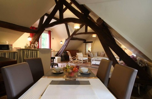Radon Cottage | Cozy Cottage with Panoramic Views, Terrace, and Access to Lakeside Activities