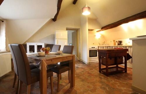 Radon Cottage | Cozy Cottage with Panoramic Views, Terrace, and Access to Lakeside Activities