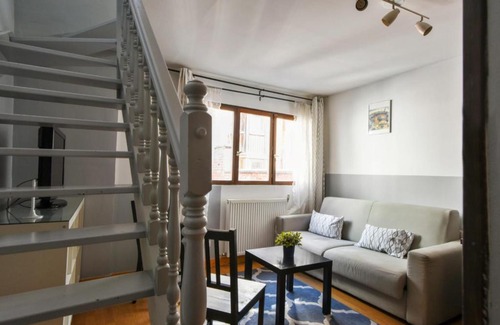 Lille Centre Ville Apartment | Cozy flat close to stations and Old Lille - Welkeys
