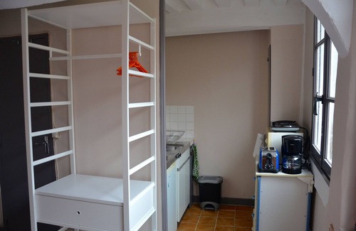 Rouen City Centre Apartment | Cozy studio, downtown, 5min walk SNCF station