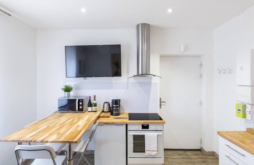 Hincmar Apartment | Discover Our Beautiful Apartment with Private Parking in the Heart of Reims