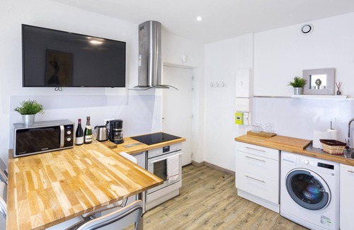 Hincmar Apartment | Discover Our Beautiful Apartment with Private Parking in the Heart of Reims