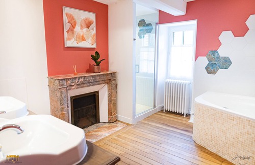 Hermival-les-Vaux Bed & Breakfast | Emma's suite at Château d'Hermival
