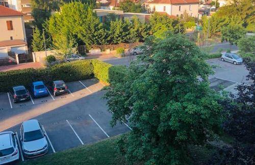 Saint-Priest Apartment | 86 m² Apartment ∙ 3 bedrooms ∙ 8 guests
