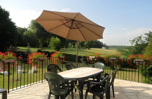 Saint-Etienne-sous-Bailleul House | 90 m² House ∙ 3 bedrooms ∙ 20 guests