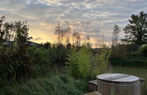 Saint-Quentin-en-Tourmont Cabin | 30 m² Lodge ∙ 2 guests