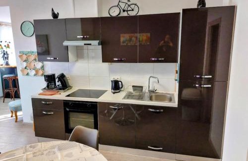 Arras Apartment | gîte 65 m2 200 m gare t-g-v 400 m centre-ville grand parking 250 places gratuit face au logement