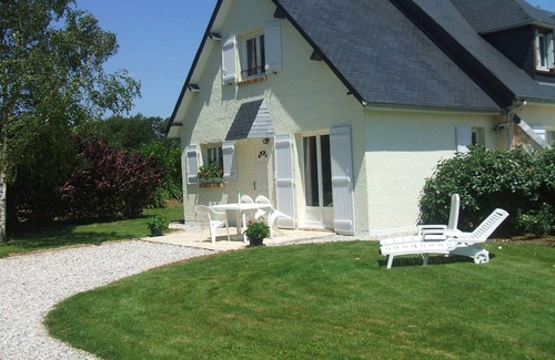 Le Tilleul House | Gite Les Lys Le Tilleul 2 mn ETRETAT; In a green and quiet setting,