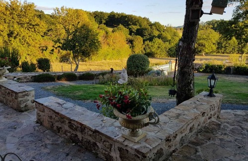 Naillat House | Guest house with swimming pool, 3 or 4 bedrooms, capacity 6 or 8 people maximum