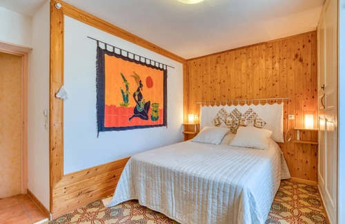 Saint-Pargoire Bed & Breakfast | Guest Room 'Petite Suite Douillette' with Balcony, Wi-Fi and Air Conditioning