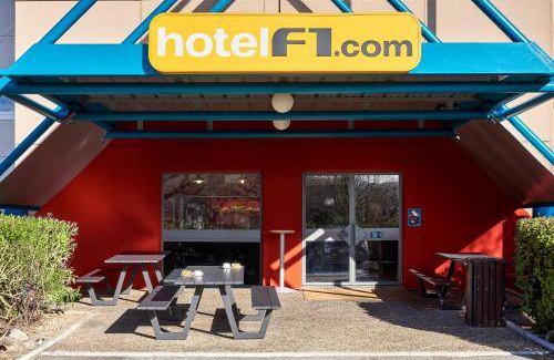 Saint-Etienne-du-Rouvray Hotel | Hotel ∙ 3 guests