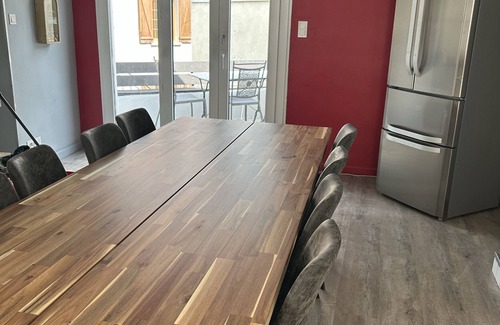 Chatillon-sur-Marne House | Holiday Home 'Chez Brigitte' with Private Terrace, Wi-Fi and Air Conditioning