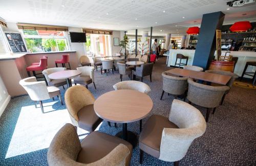 Beauvais Hotel | Hostellerie Saint Vincent Beauvais Aeroport