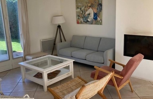 Wissant House | House surrounded by a garden, 5 mns walk from the beach. Saturday to Saturday.